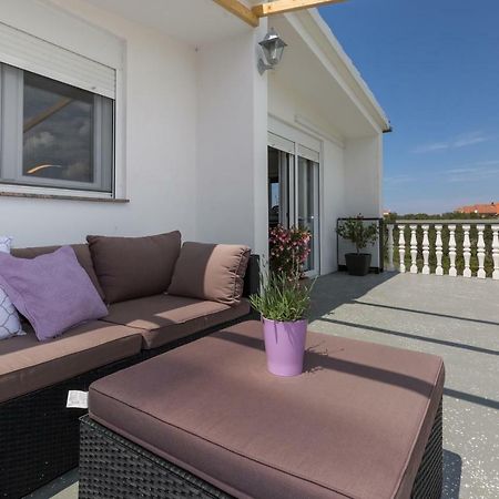 Modern And Spacious Apartment Бибинє Екстер'єр фото